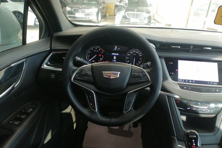 Used Cadillac XT5 2022 2.0T Two-Wheel Drive Luxury Version Steering Wheel