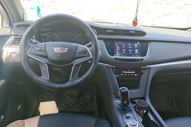 Used Cadillac XT5 2022 2.0T Two-Wheel Drive Luxury Version Steering Wheel