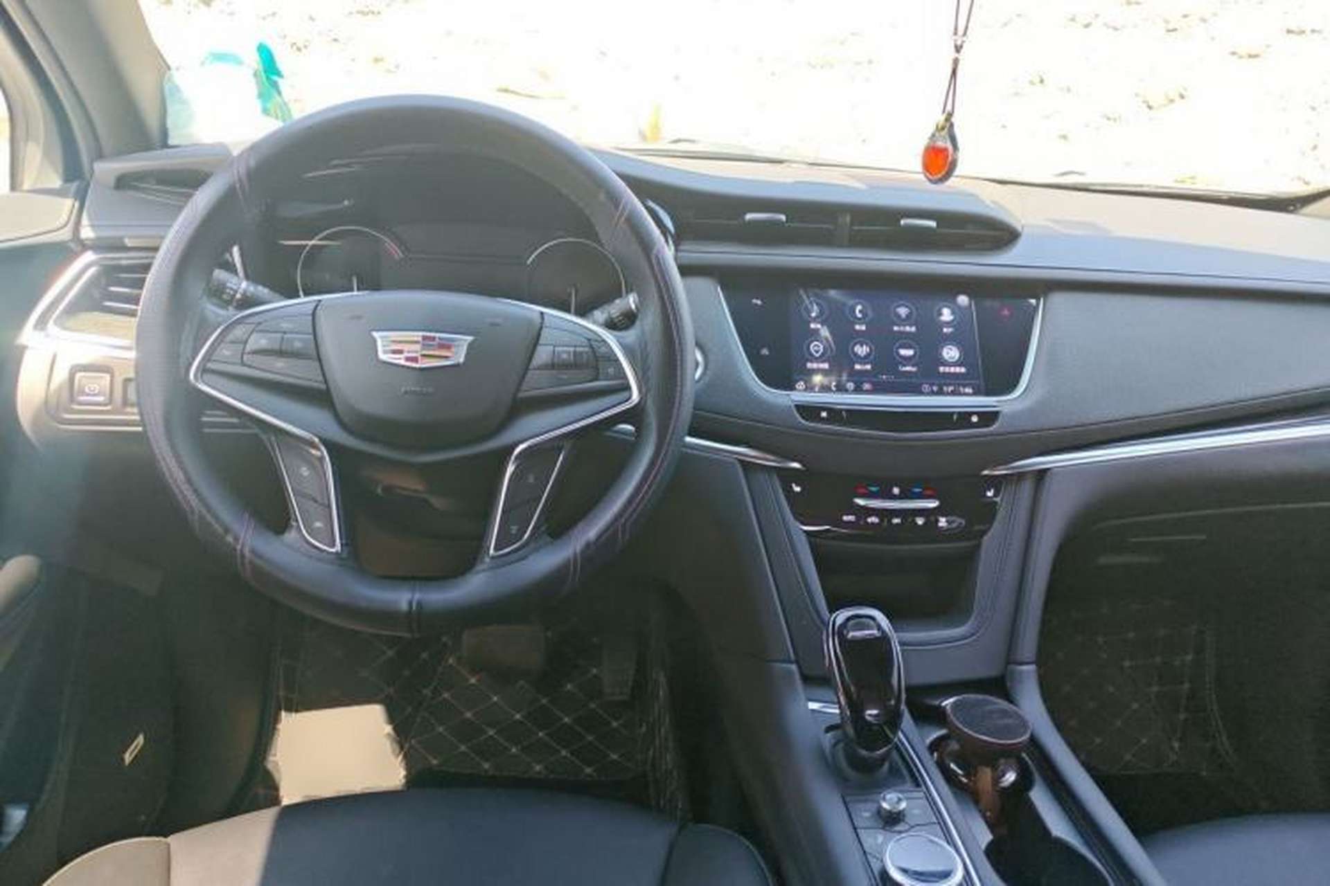 Used Cadillac XT5 2022 2.0T Two-Wheel Drive Luxury Version Steering Wheel