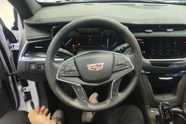 Used Cadillac XT5 2022 2.0T Two-Wheel Drive Luxury Version Steering Wheel