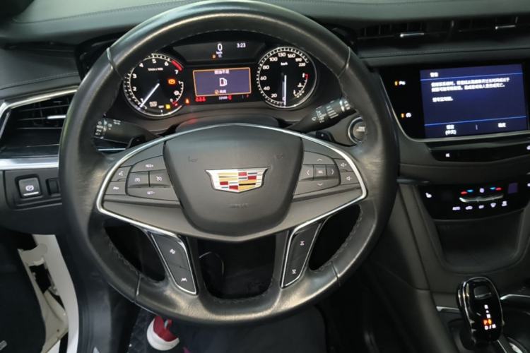Used Cadillac XT5 2022 2.0T Two-Wheel Drive Luxury Version Steering Wheel