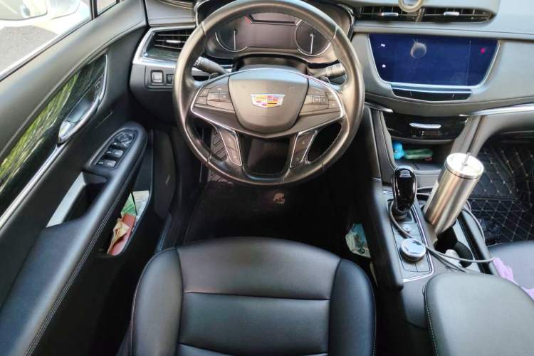 Used Cadillac XT5 2022 2.0T Two-Wheel Drive Luxury Version Steering Wheel