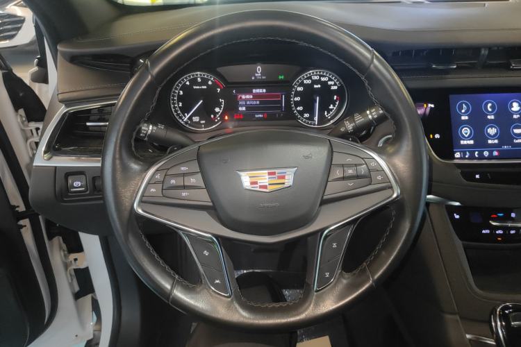 Used Cadillac XT5 2022 2.0T Two-Wheel Drive Luxury Version Steering Wheel