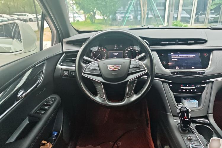 Used Cadillac XT5 2022 2.0T Two-Wheel Drive Luxury Version Steering Wheel
