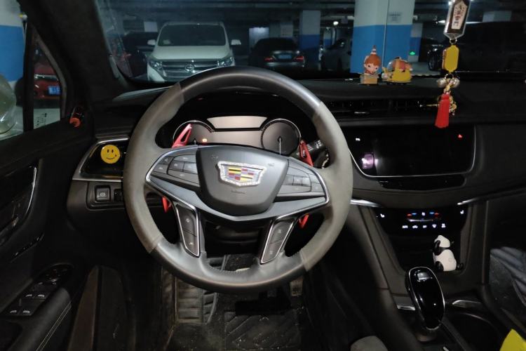 Used Cadillac XT5 2022 2.0T Two-Wheel Drive Luxury Version Steering Wheel