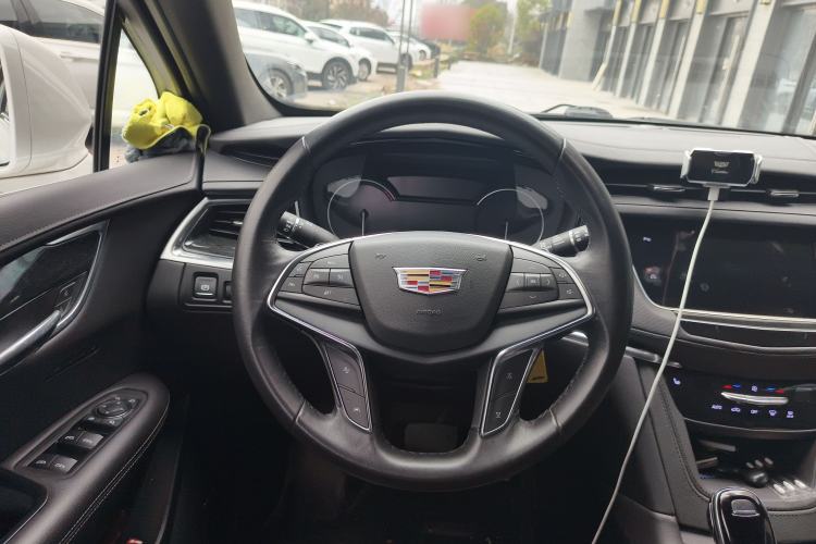 Used Cadillac XT5 2022 2.0T Two-Wheel Drive Luxury Version Steering Wheel