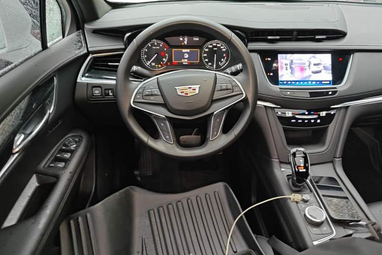 Used Cadillac XT5 2022 2.0T Two-Wheel Drive Luxury Version Steering Wheel