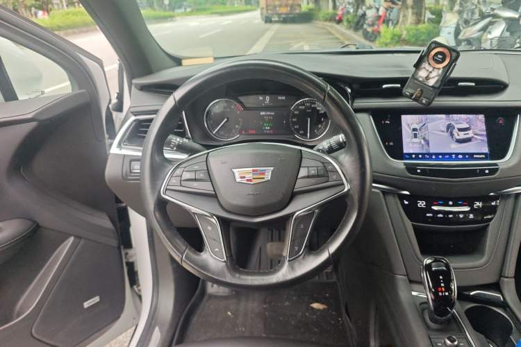 Used Cadillac XT5 2022 2.0T Two-Wheel Drive Luxury Version Steering Wheel
