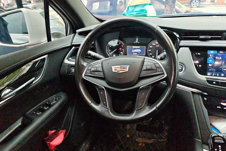 Used Cadillac XT5 2022 2.0T Two-Wheel Drive Luxury Version Steering Wheel