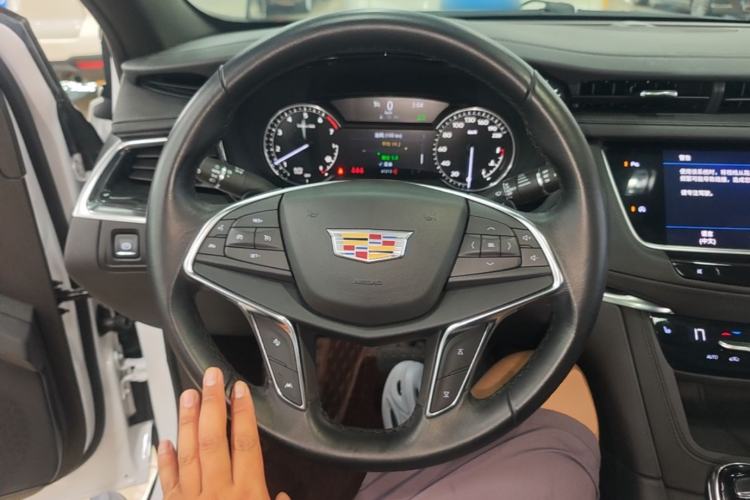Used Cadillac XT5 2022 2.0T Two-Wheel Drive Luxury Version Steering Wheel