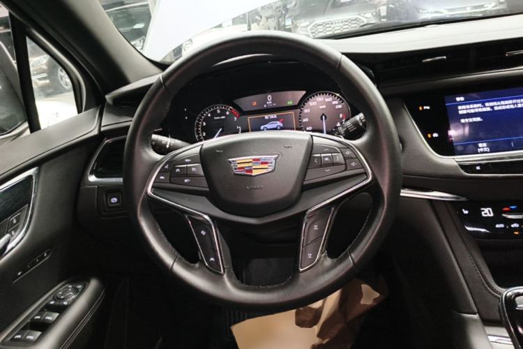 Used Cadillac XT5 2022 2.0T Two-Wheel Drive Luxury Version Steering Wheel