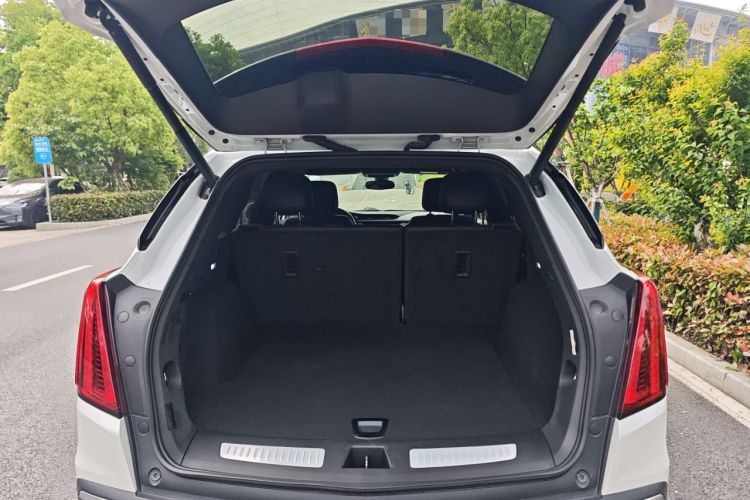 Used Cadillac XT5 2022 2.0T Two-Wheel Drive Luxury Version Trunk