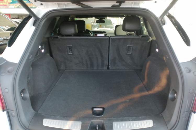 Used Cadillac XT5 2022 2.0T Two-Wheel Drive Luxury Version Trunk