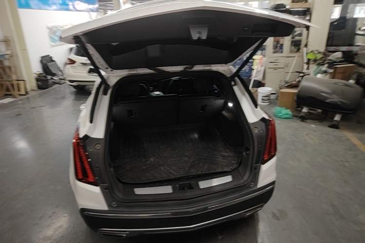 Used Cadillac XT5 2022 2.0T Two-Wheel Drive Luxury Version Trunk