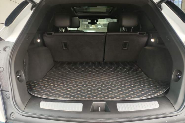 Used Cadillac XT5 2022 2.0T Two-Wheel Drive Luxury Version Trunk
