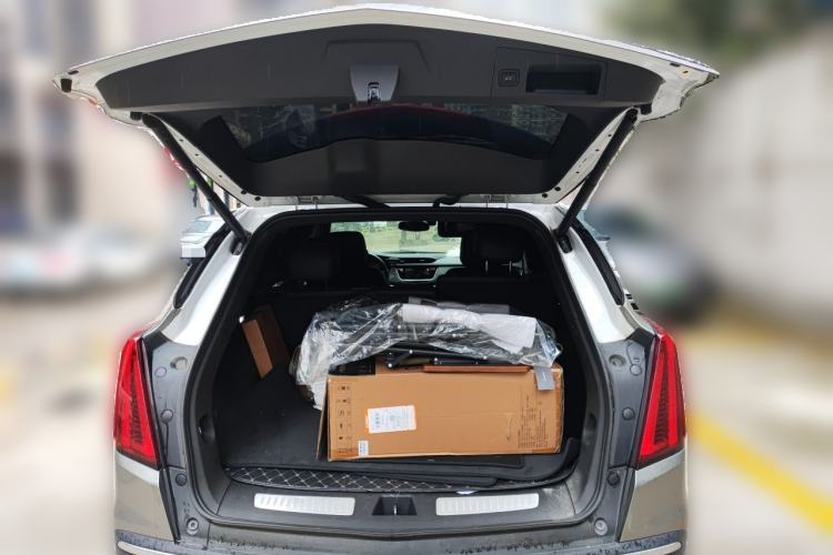 Used Cadillac XT5 2022 2.0T Two-Wheel Drive Luxury Version Trunk