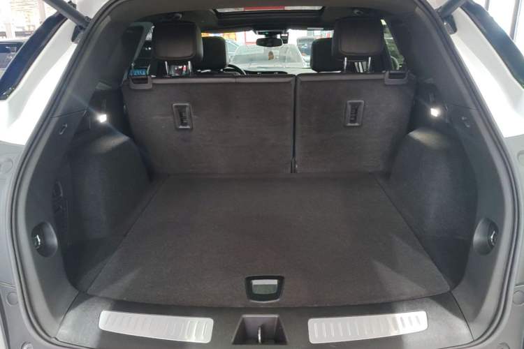 Used Cadillac XT5 2022 2.0T Four-Wheel Drive Luxury Version (Hummingbird Edition) Trunk