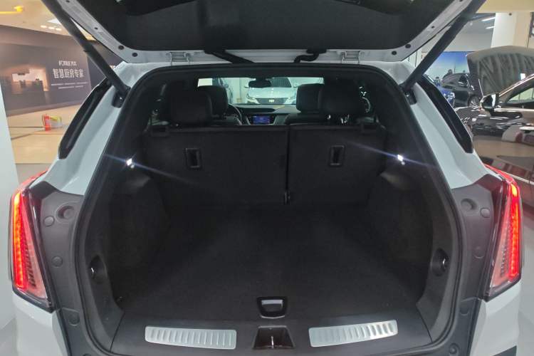 Used Cadillac XT5 2022 2.0T Four-Wheel Drive Luxury Version (Hummingbird Edition) Trunk