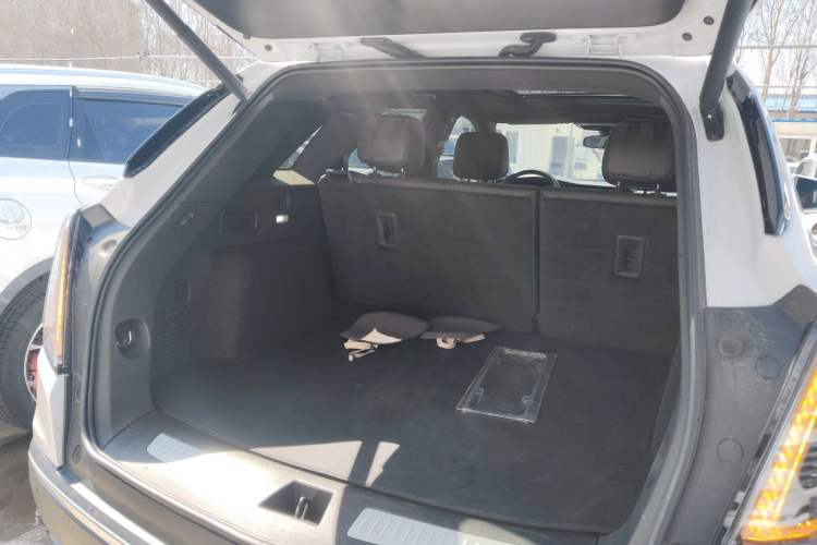 Used Cadillac XT5 2022 2.0T Four-Wheel Drive Luxury Version (Hummingbird Edition) Trunk