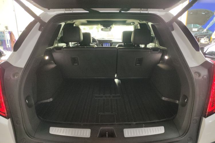 Used Cadillac XT5 2022 2.0T Two-Wheel Drive Luxury Version Trunk