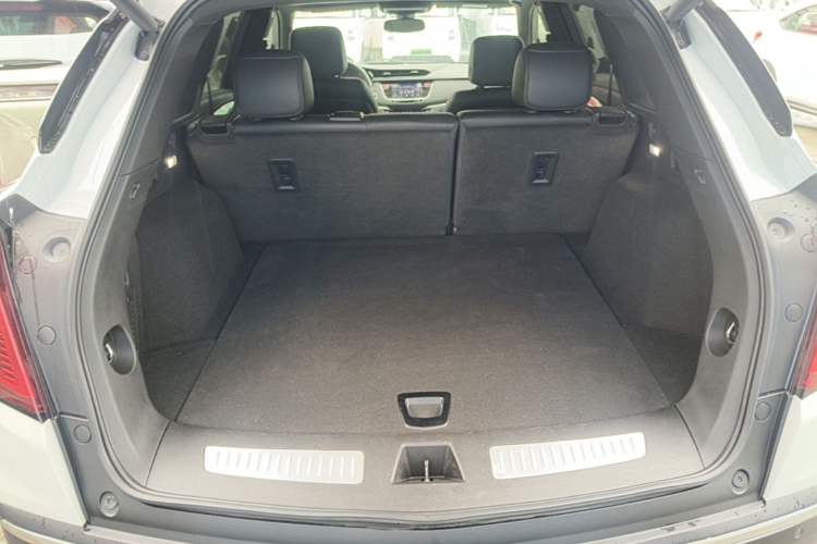 Used Cadillac XT5 2022 2.0T Two-Wheel Drive Luxury Version Trunk