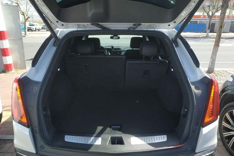 Used Cadillac XT5 2022 2.0T Two-Wheel Drive Luxury Version Trunk
