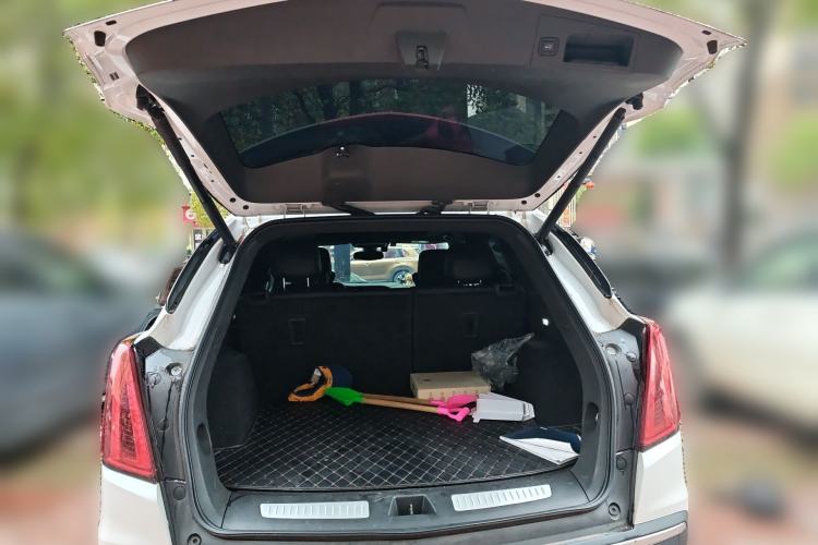 Used Cadillac XT5 2022 2.0T Two-Wheel Drive Luxury Version Trunk