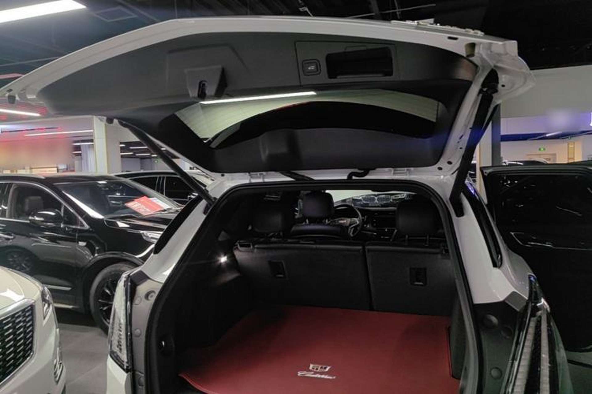 Used Cadillac XT5 2022 2.0T Four-Wheel Drive Luxury Version (Hummingbird Edition) Trunk