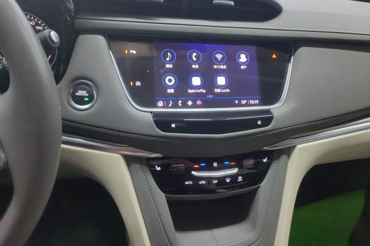 Used Cadillac XT5 2023 2.0T Two-Wheel-Drive Fashion Edition Audio And AC Panel