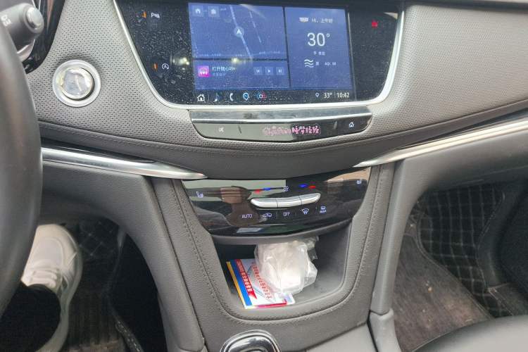 Used Cadillac XT5 2023 2.0T Two-Wheel-Drive Fashion Edition Audio And AC Panel