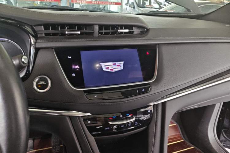Used Cadillac XT5 2023 2.0T Two-Wheel-Drive Fashion Edition Audio And AC Panel