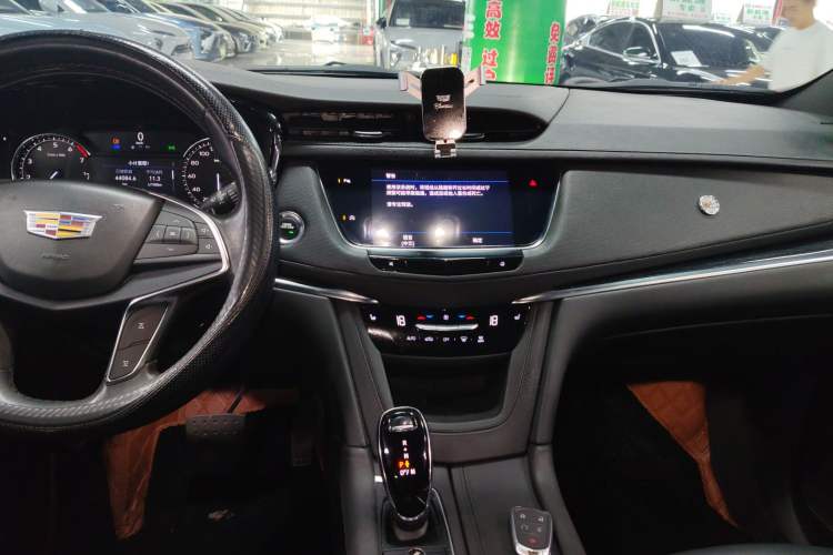 Used Cadillac XT5 2023 2.0T Two-Wheel-Drive Fashion Edition Audio And AC Panel