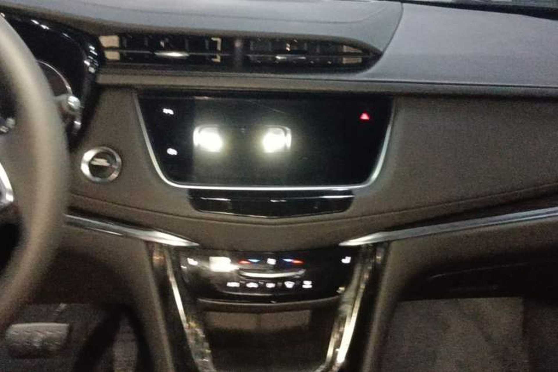 Used Cadillac XT5 2023 2.0T Two-Wheel-Drive Fashion Edition Audio And AC Panel