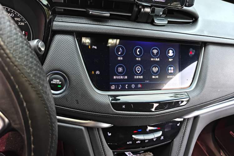 Used Cadillac XT5 2023 2.0T Two-Wheel-Drive Fashion Edition Audio And AC Panel