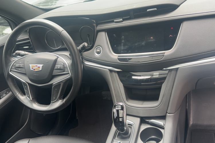Used Cadillac XT5 2023 2.0T Two-Wheel-Drive Fashion Edition Audio And AC Panel