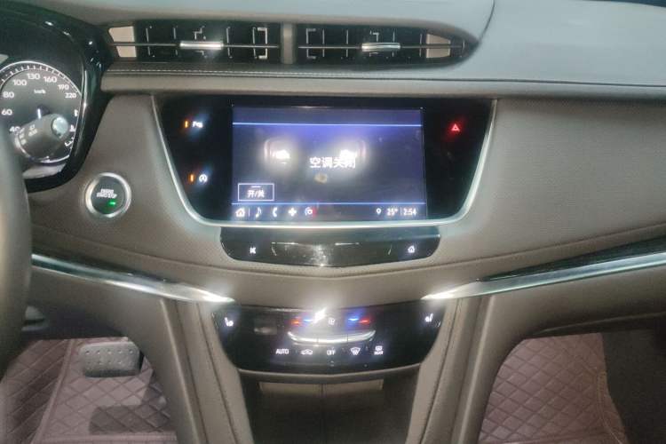 Used Cadillac XT5 2023 2.0T Two-Wheel-Drive Fashion Edition Audio And AC Panel