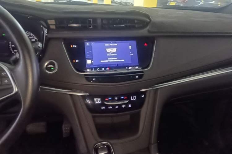 Used Cadillac XT5 2023 2.0T Two-Wheel-Drive Fashion Edition Audio And AC Panel