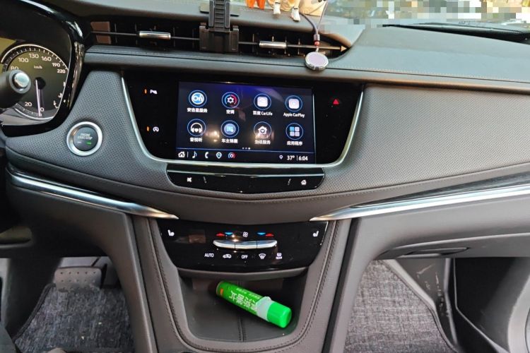 Used Cadillac XT5 2023 2.0T Two-Wheel-Drive Fashion Edition Audio And AC Panel