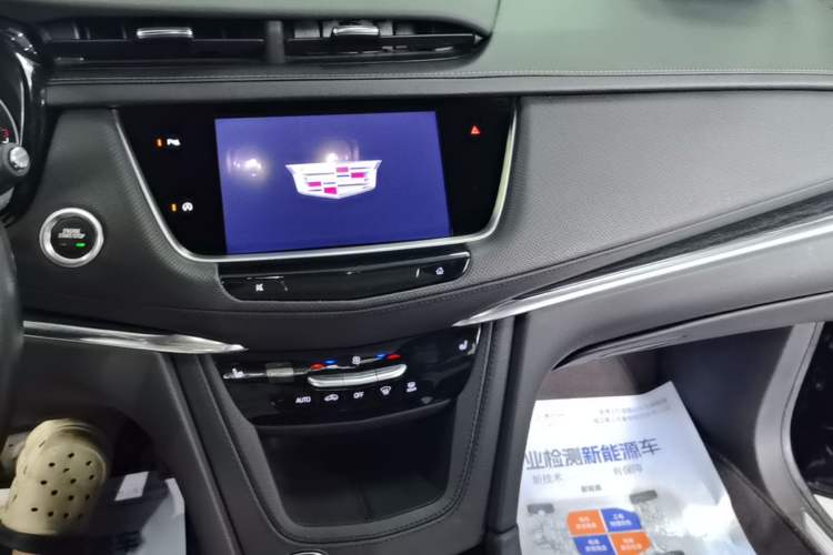 Used Cadillac XT5 2023 2.0T Two-Wheel-Drive Fashion Edition Audio And AC Panel