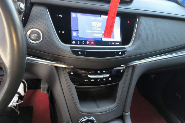 Used Cadillac XT5 2023 2.0T Two-Wheel-Drive Fashion Edition Audio And AC Panel