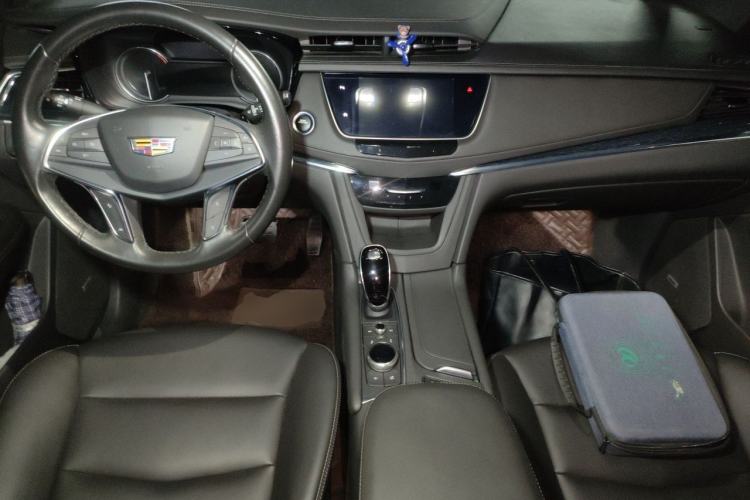 Used Cadillac XT5 2023 2.0T Two-Wheel-Drive Fashion Edition Center Console