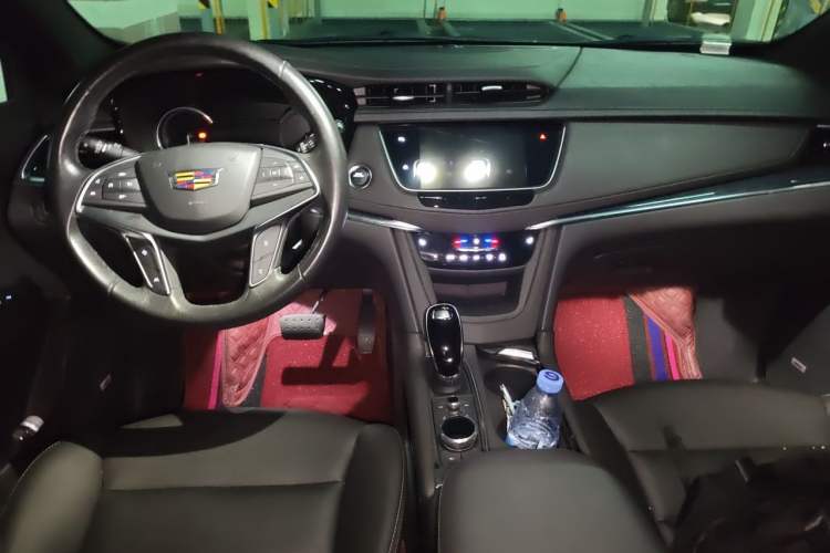Used Cadillac XT5 2023 2.0T Two-Wheel-Drive Fashion Edition Center Console