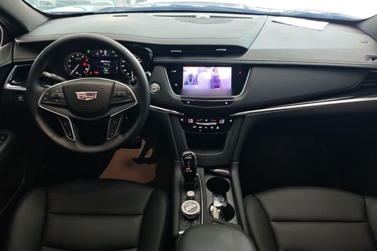 Used Cadillac XT5 2023 2.0T Two-Wheel-Drive Fashion Edition Center Console