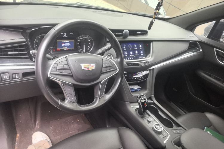 Used Cadillac XT5 2023 2.0T Two-Wheel-Drive Fashion Edition Center Console