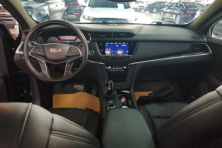 Used Cadillac XT5 2023 2.0T Two-Wheel-Drive Fashion Edition Center Console