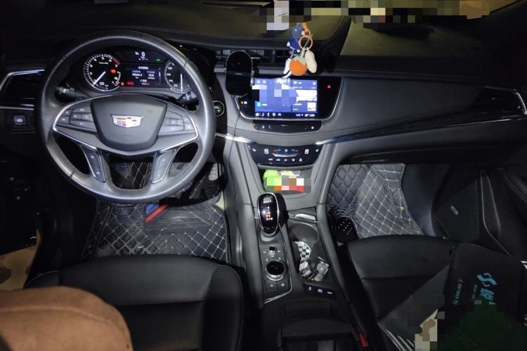 Used Cadillac XT5 2023 2.0T Two-Wheel-Drive Fashion Edition Center Console