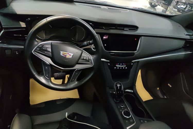 Used Cadillac XT5 2023 2.0T Two-Wheel-Drive Fashion Edition Center Console