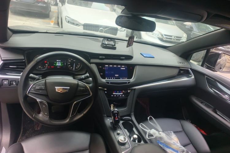 Used Cadillac XT5 2023 2.0T Two-Wheel-Drive Fashion Edition Center Console