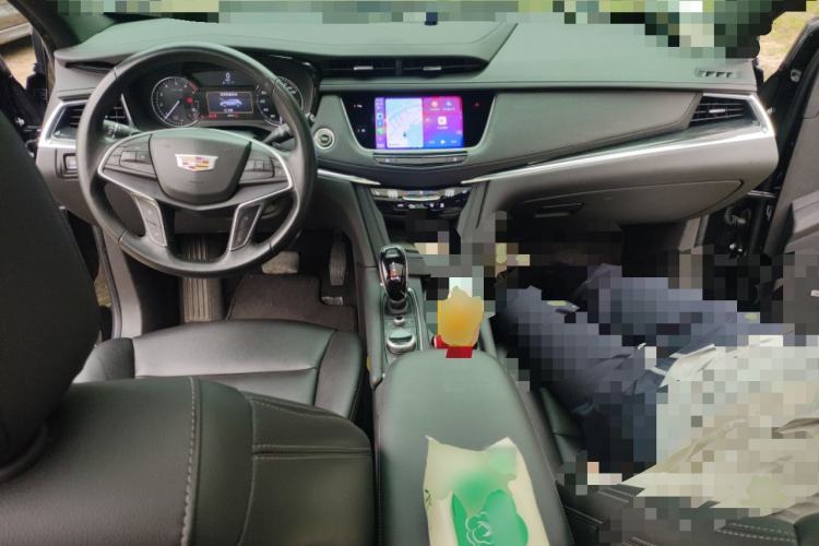 Used Cadillac XT5 2023 2.0T Two-Wheel-Drive Fashion Edition Center Console