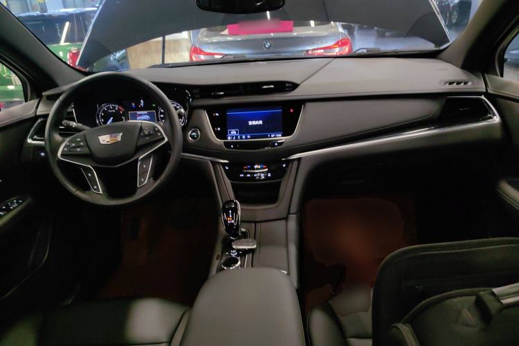 Used Cadillac XT5 2023 2.0T Two-Wheel-Drive Fashion Edition Center Console